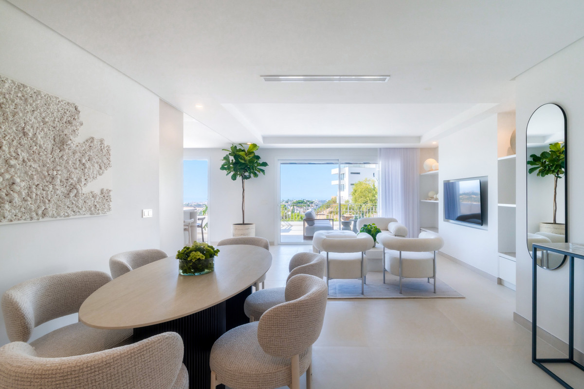 3 Bed Apartment for sale in La Quinta Costa Del Sol, Málaga, Spain