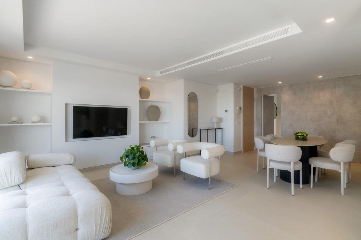 3 Bed Apartment for sale in La Quinta Costa Del Sol, Málaga, Spain