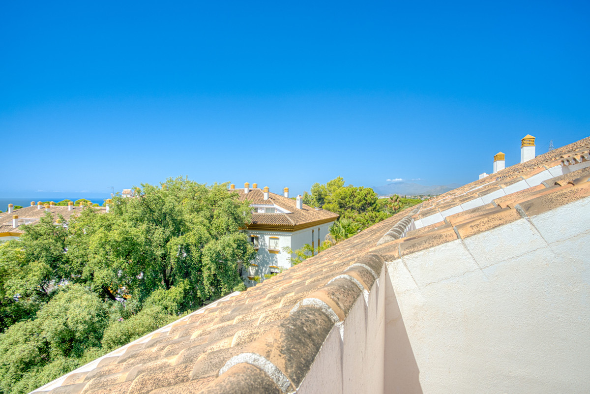 3 Bed Apartment for sale in The Golden Mile Costa Del Sol, Málaga, Spain