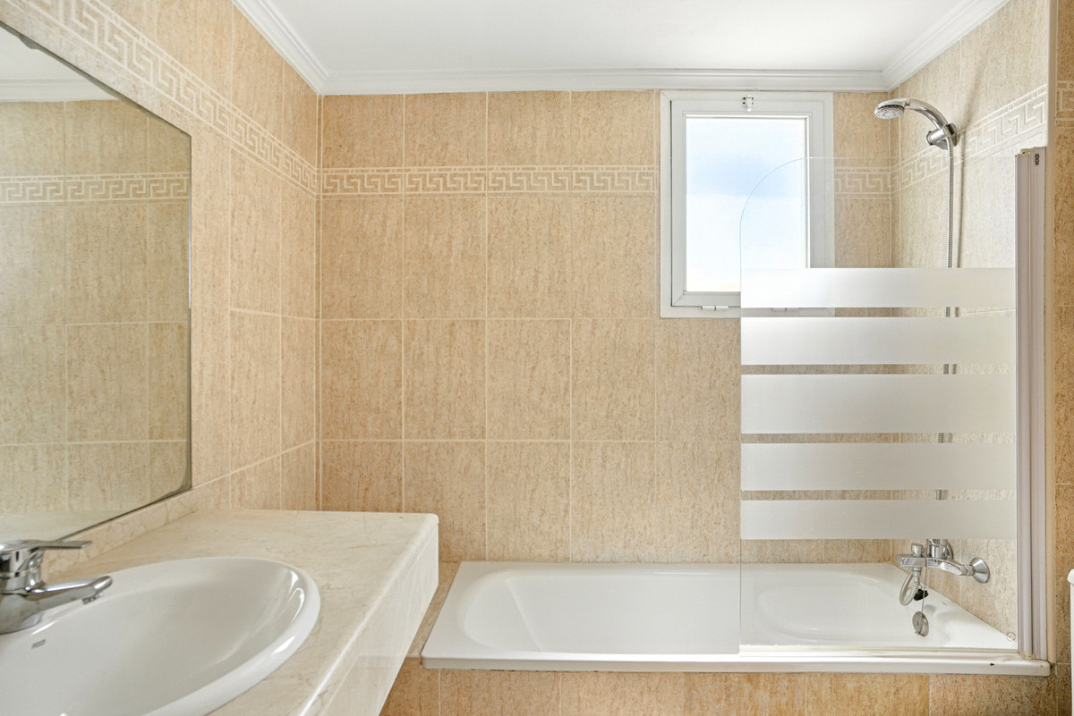 3 Bed Apartment for sale in The Golden Mile Costa Del Sol, Málaga, Spain