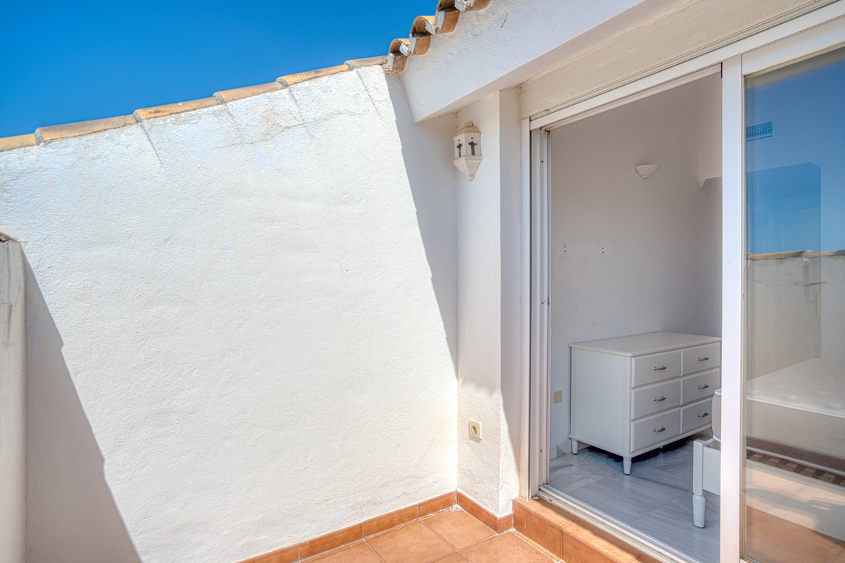 3 Bed Apartment for sale in The Golden Mile Costa Del Sol, Málaga, Spain