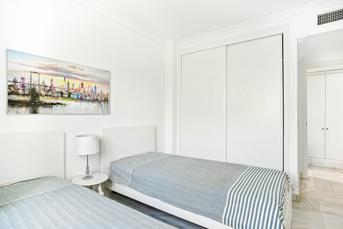 3 Bed Apartment for sale in The Golden Mile Costa Del Sol, Málaga, Spain