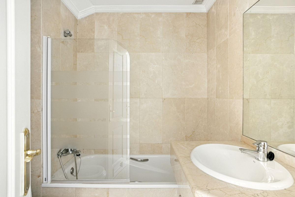 3 Bed Apartment for sale in The Golden Mile Costa Del Sol, Málaga, Spain