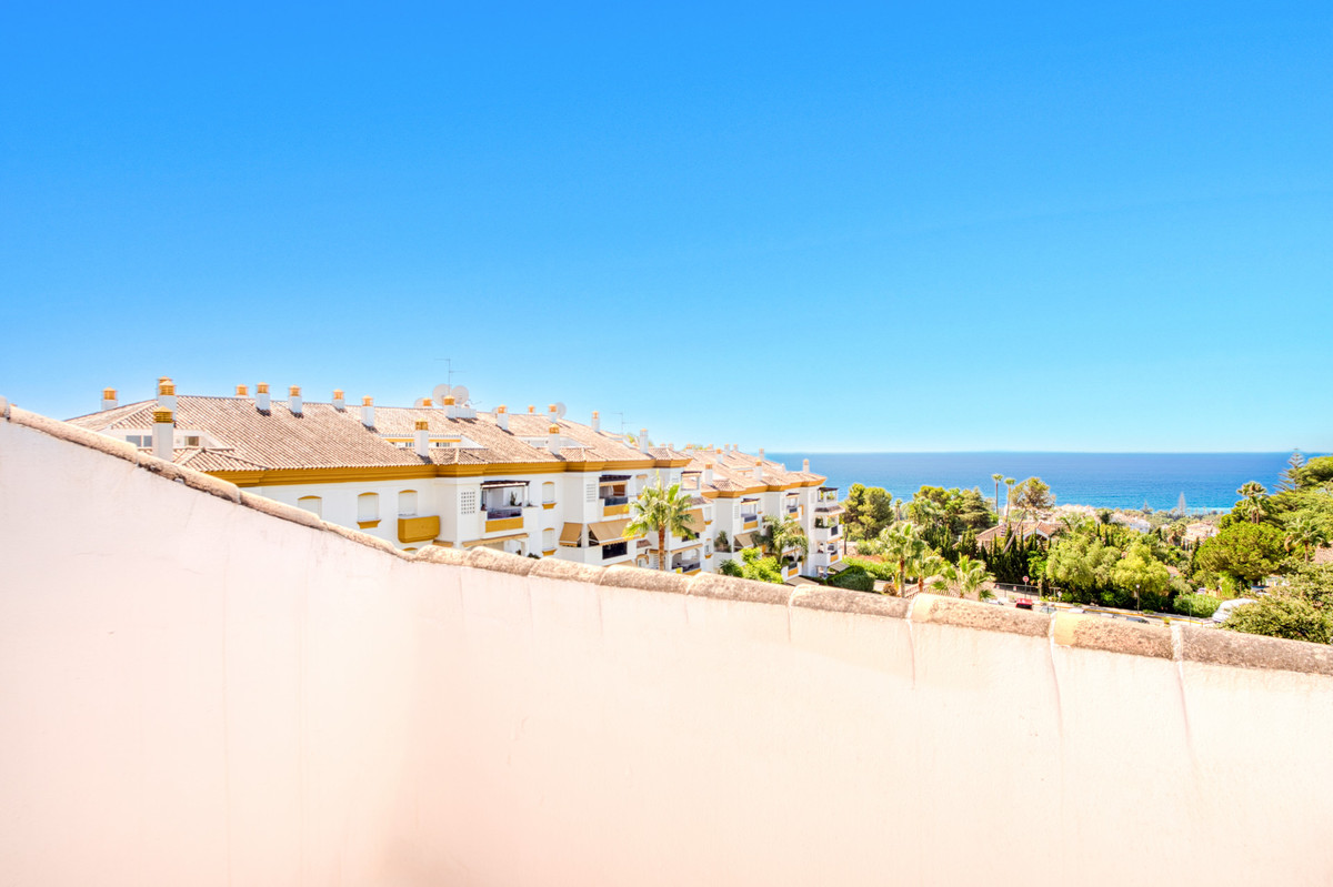 3 Bed Apartment for sale in The Golden Mile Costa Del Sol, Málaga, Spain