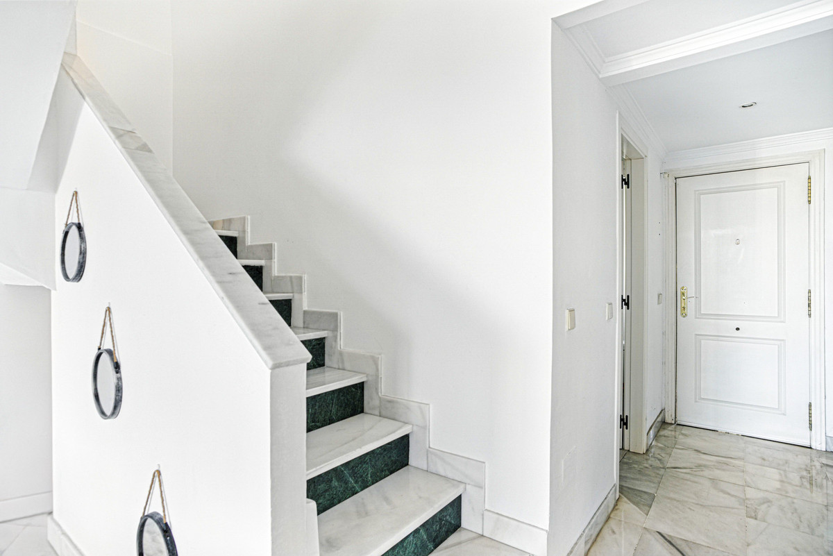 3 Bed Apartment for sale in The Golden Mile Costa Del Sol, Málaga, Spain