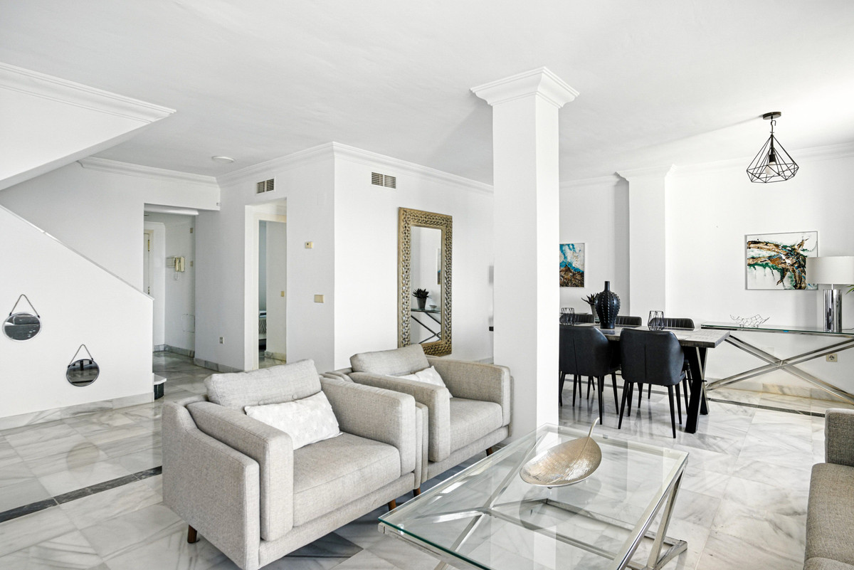 3 Bed Apartment for sale in The Golden Mile Costa Del Sol, Málaga, Spain