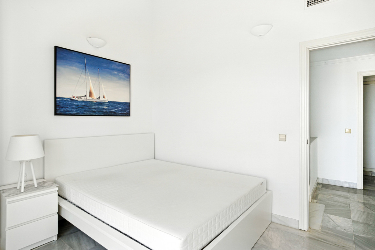 3 Bed Apartment for sale in The Golden Mile Costa Del Sol, Málaga, Spain