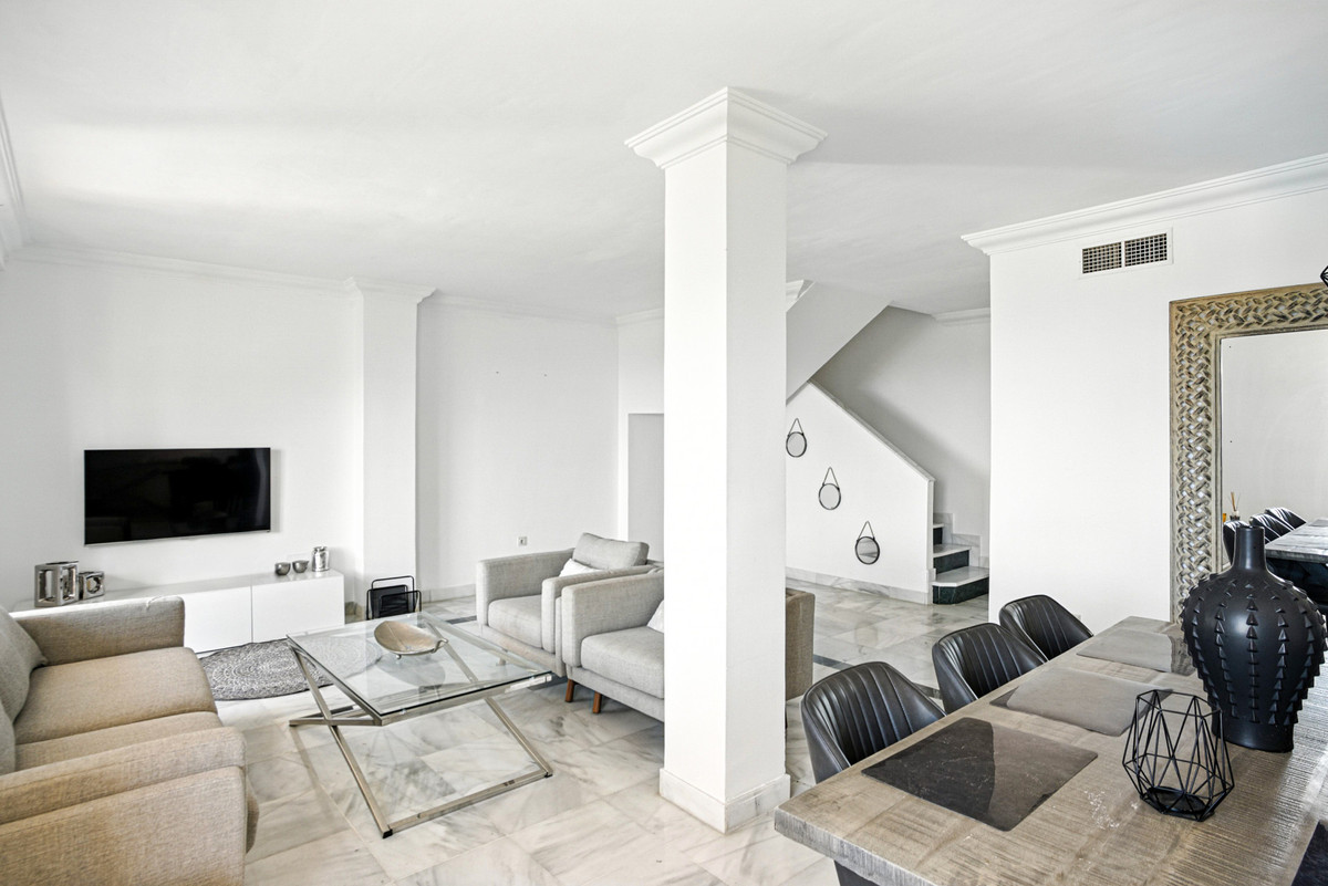 3 Bed Apartment for sale in The Golden Mile Costa Del Sol, Málaga, Spain