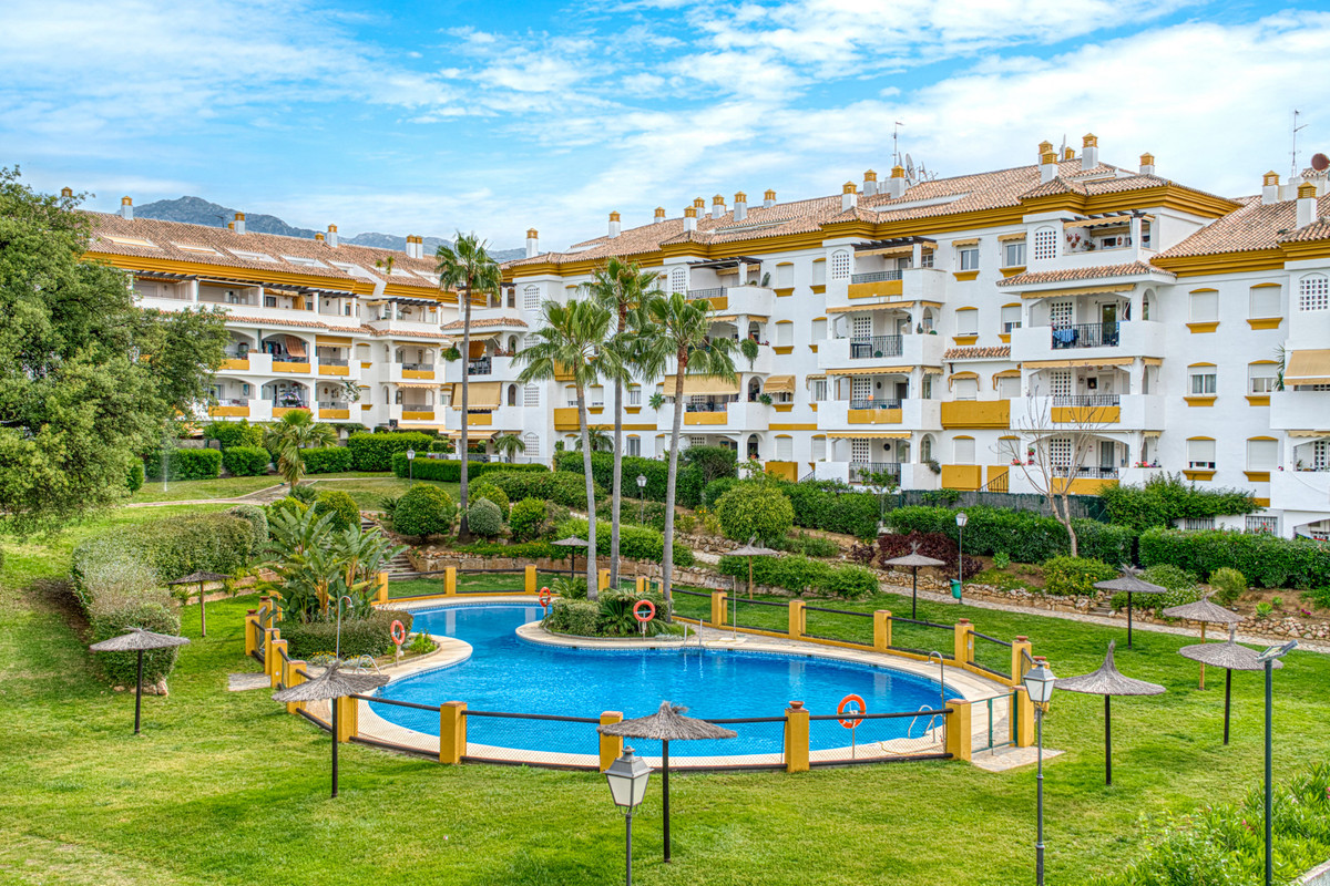 3 Bed Apartment for sale in The Golden Mile Costa Del Sol, Málaga, Spain