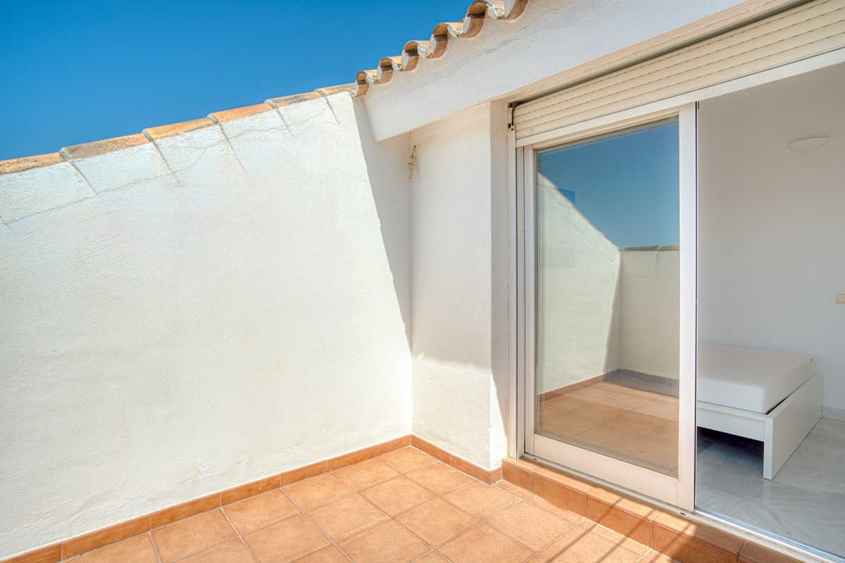 3 Bed Apartment for sale in The Golden Mile Costa Del Sol, Málaga, Spain