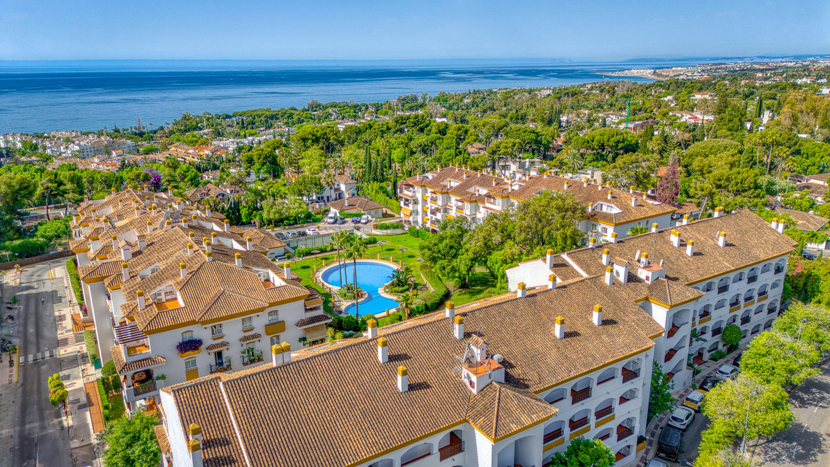 3 Bed Apartment for sale in The Golden Mile Costa Del Sol, Málaga, Spain