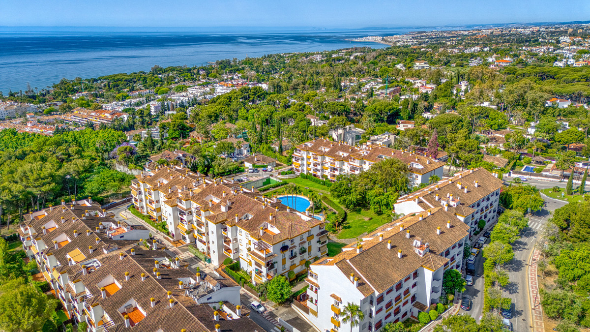3 Bed Apartment for sale in The Golden Mile Costa Del Sol, Málaga, Spain