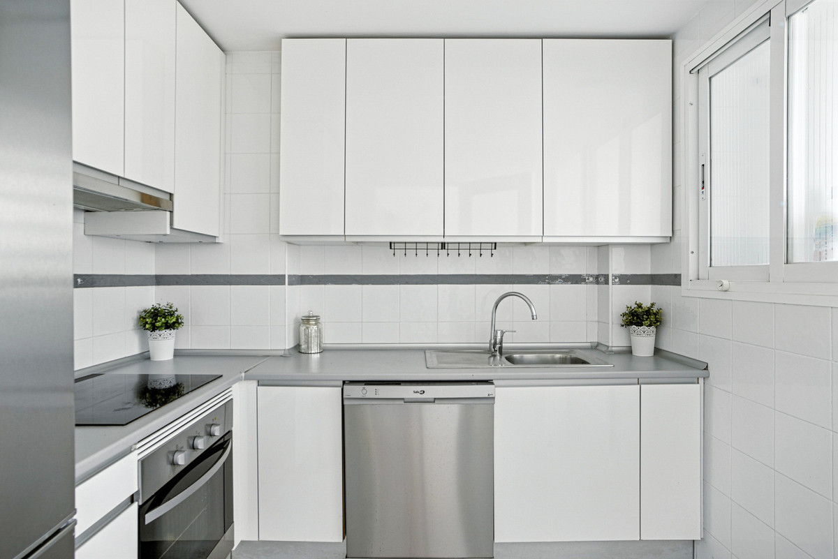 3 Bed Apartment for sale in The Golden Mile Costa Del Sol, Málaga, Spain