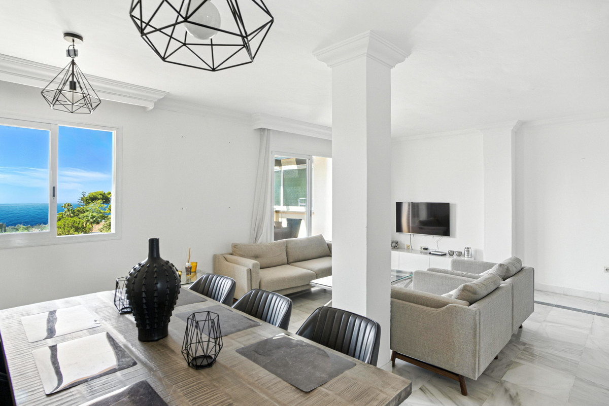 3 Bed Apartment for sale in The Golden Mile Costa Del Sol, Málaga, Spain