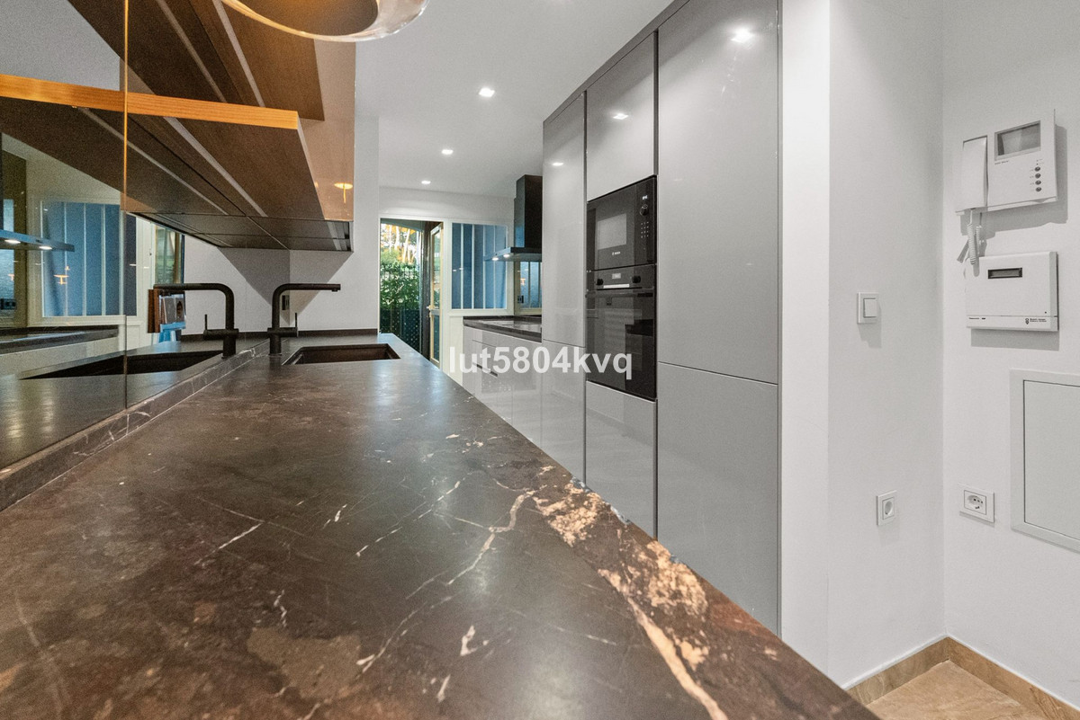 Se vende Apartamento Planta Baja de 3 dormitorios en Costa Del Sol, Málaga, España