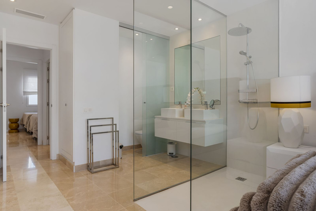 Se vende Apartamento Planta Baja de 3 dormitorios en Costa Del Sol, Málaga, España