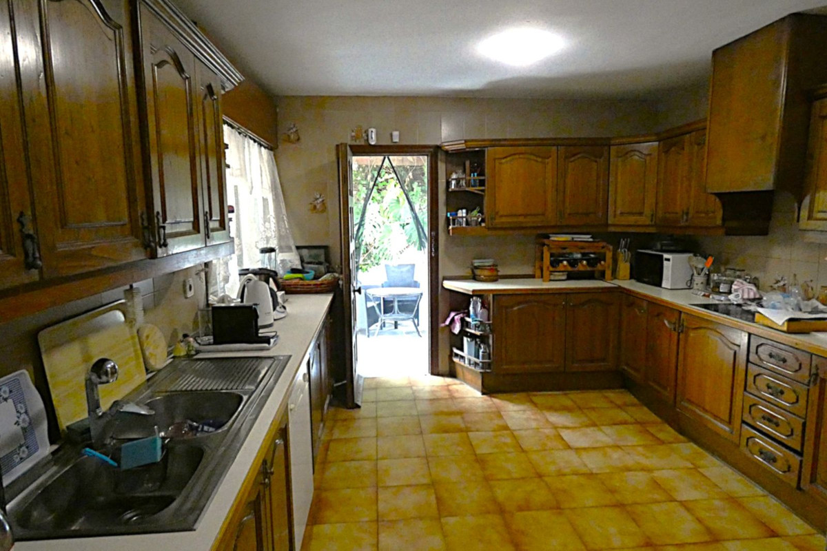 5 Bed Townhouse for sale in Marbella Costa Del Sol, Málaga, Spain