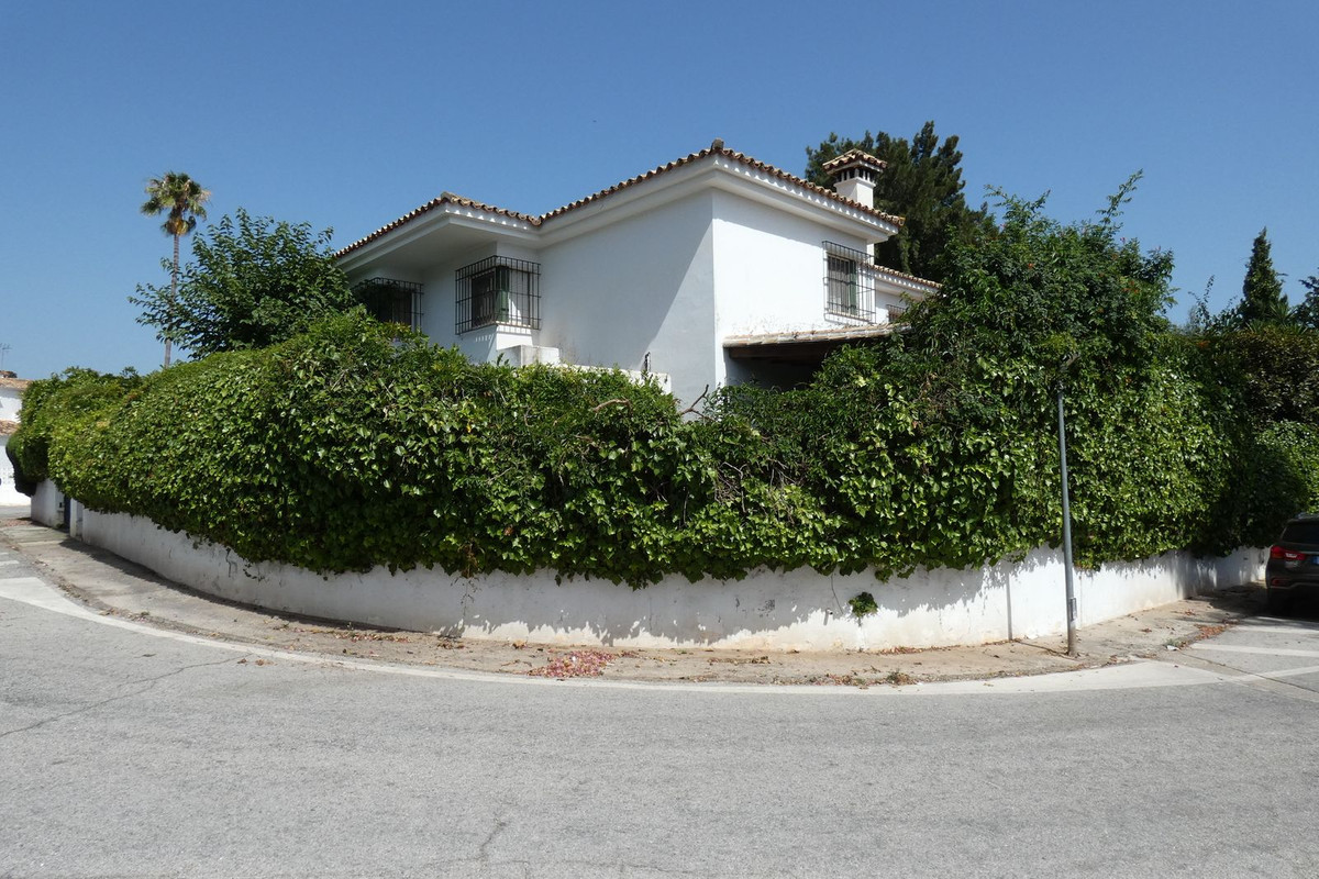 5 Bed Townhouse for sale in Marbella Costa Del Sol, Málaga, Spain