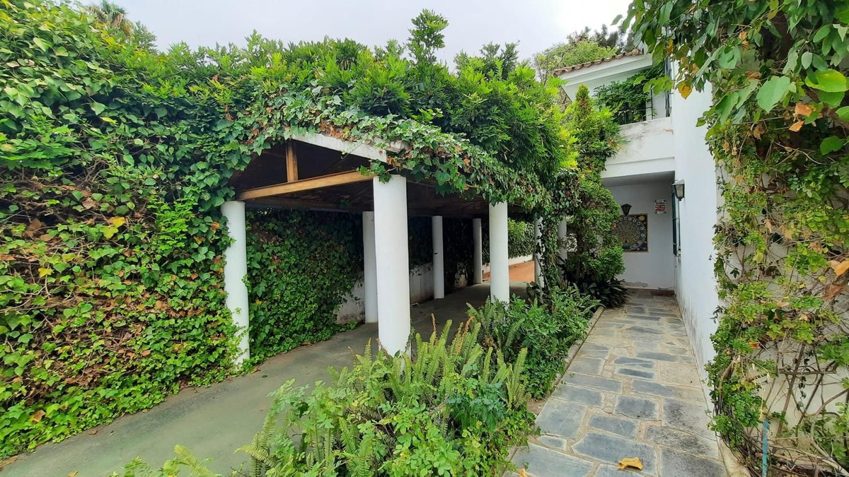 5 Bed Townhouse for sale in Marbella Costa Del Sol, Málaga, Spain