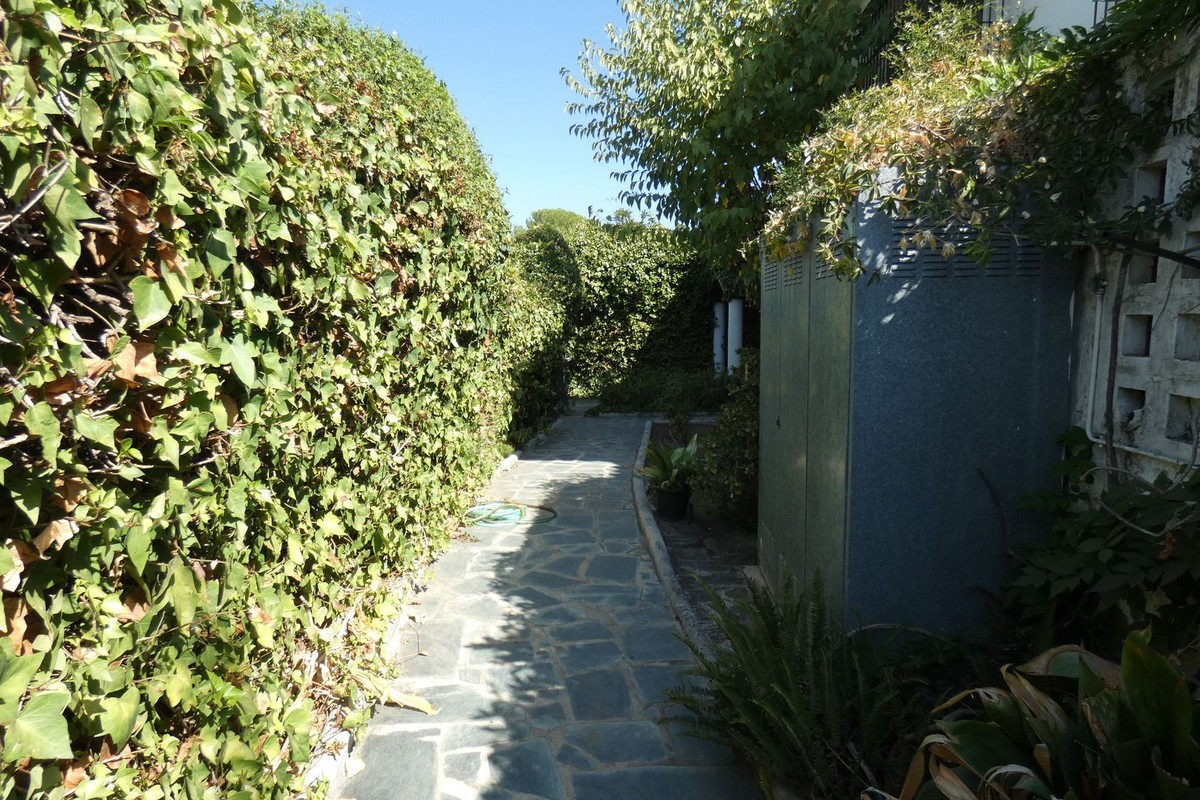 5 Bed Townhouse for sale in Marbella Costa Del Sol, Málaga, Spain