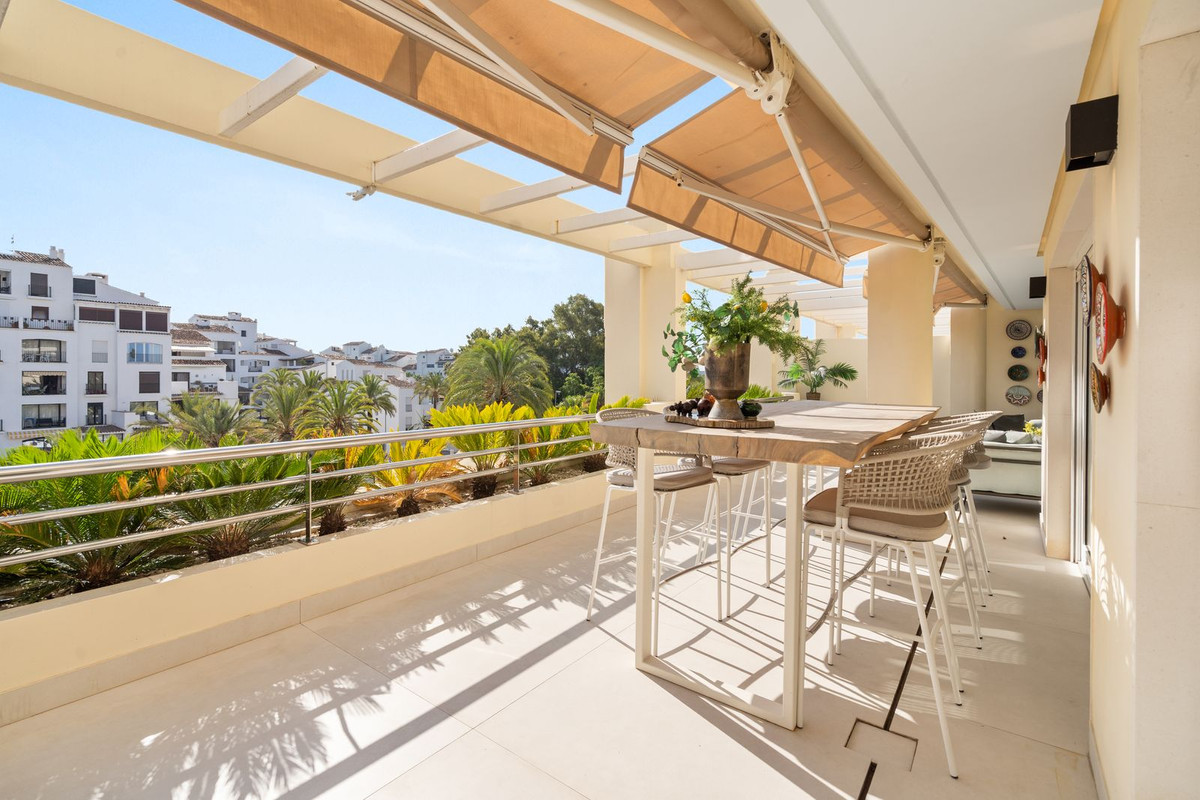 Se vende Apartamento Planta Media de 4 dormitorios en Costa Del Sol, Málaga, España