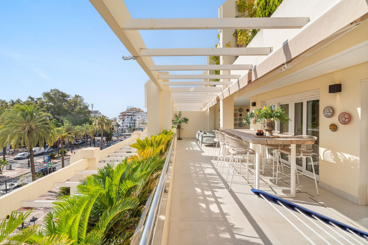 Se vende Apartamento Planta Media de 4 dormitorios en Costa Del Sol, Málaga, España