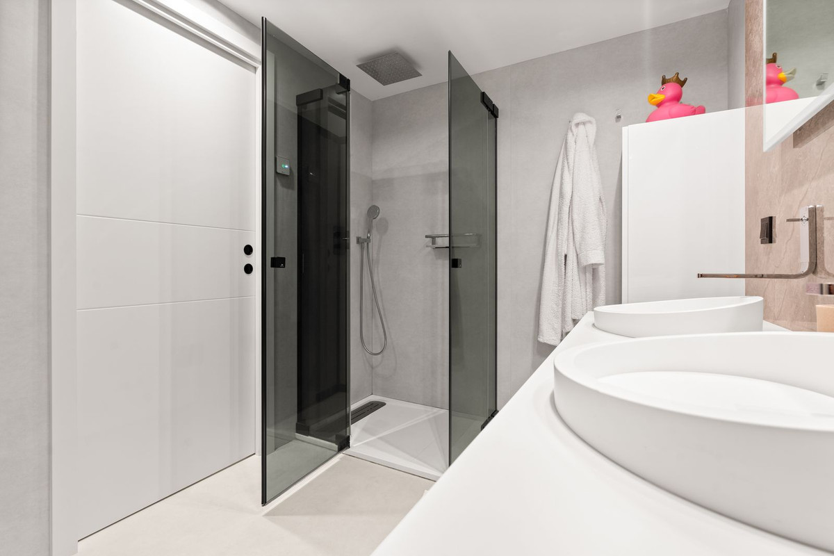 Se vende Apartamento Planta Media de 4 dormitorios en Costa Del Sol, Málaga, España