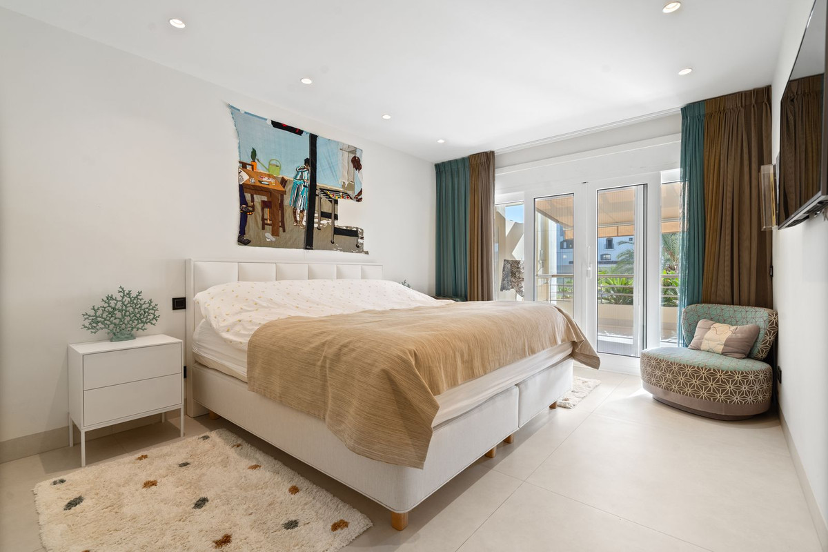 Se vende Apartamento Planta Media de 4 dormitorios en Costa Del Sol, Málaga, España