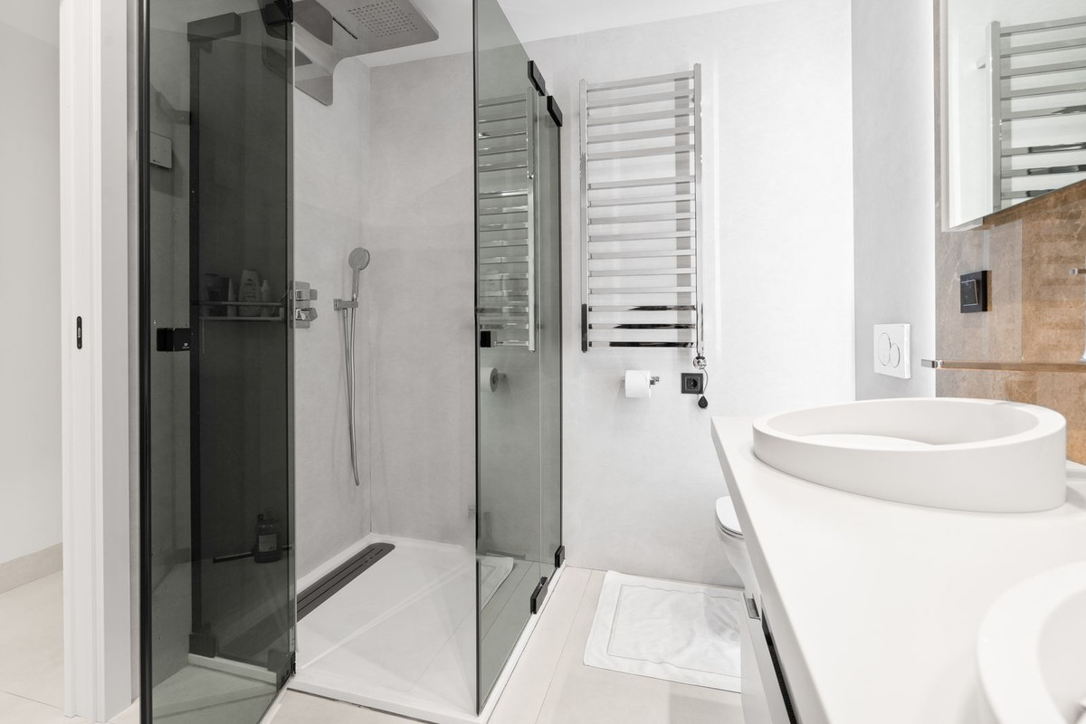 Se vende Apartamento Planta Media de 4 dormitorios en Costa Del Sol, Málaga, España