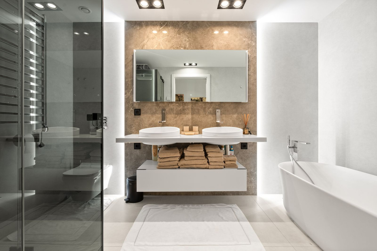 Se vende Apartamento Planta Media de 4 dormitorios en Costa Del Sol, Málaga, España