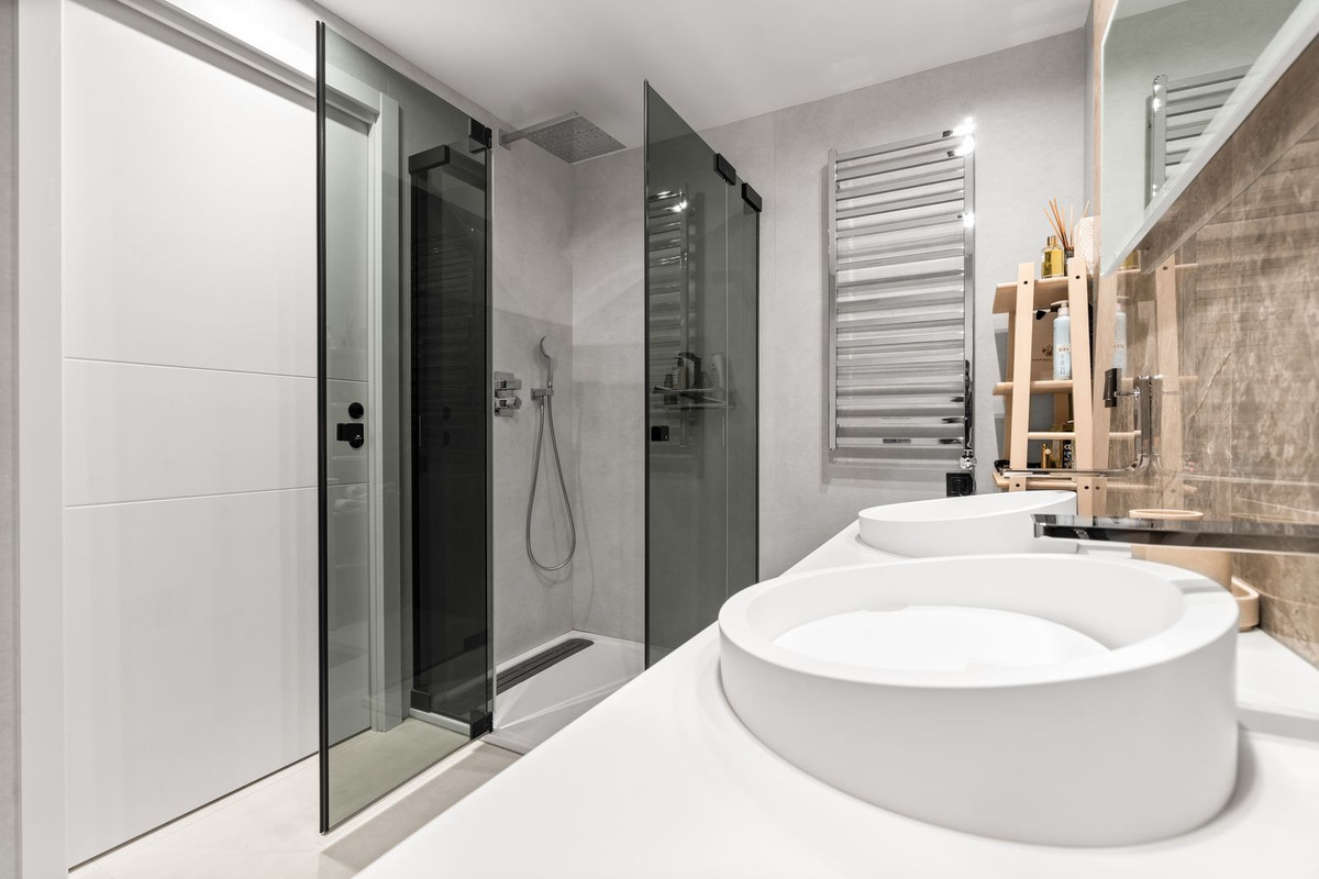 Se vende Apartamento Planta Media de 4 dormitorios en Costa Del Sol, Málaga, España