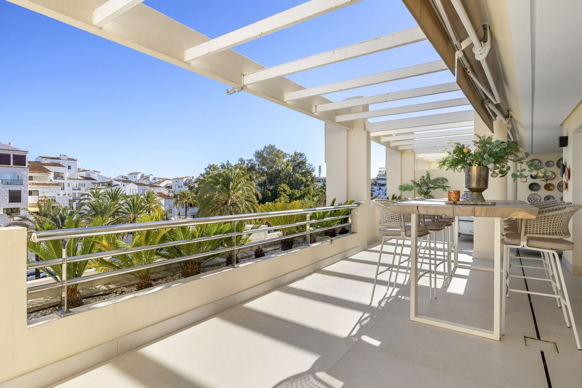 Se vende Apartamento Planta Media de 4 dormitorios en Costa Del Sol, Málaga, España