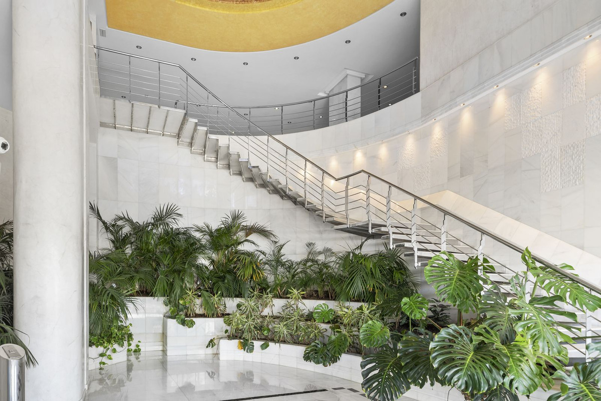 Se vende Apartamento Planta Media de 4 dormitorios en Costa Del Sol, Málaga, España