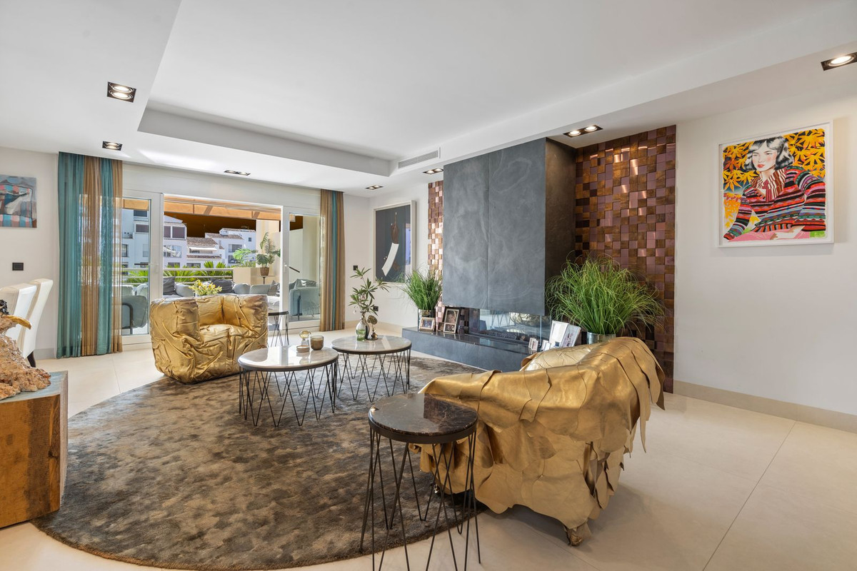 Se vende Apartamento Planta Media de 4 dormitorios en Costa Del Sol, Málaga, España