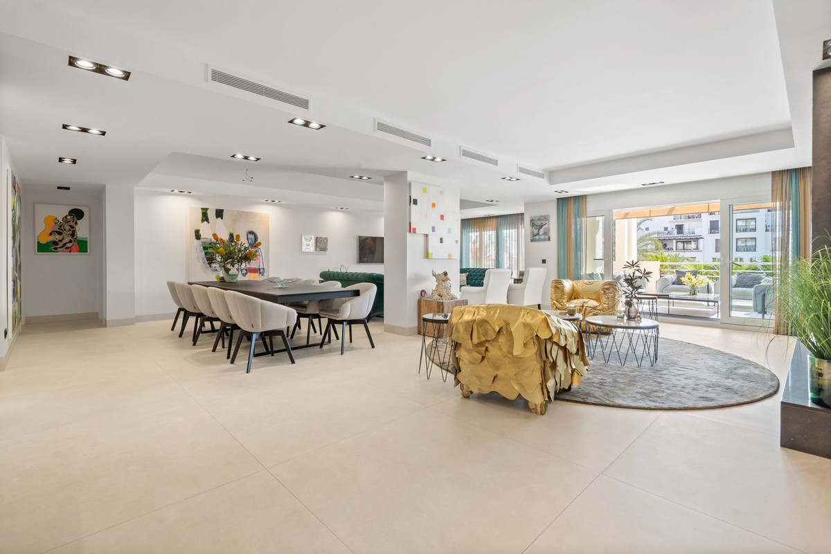 Se vende Apartamento Planta Media de 4 dormitorios en Costa Del Sol, Málaga, España