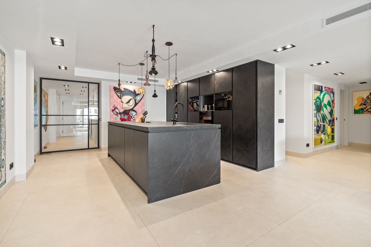 Se vende Apartamento Planta Media de 4 dormitorios en Costa Del Sol, Málaga, España