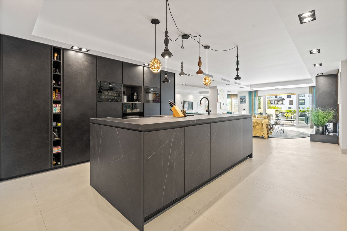 Se vende Apartamento Planta Media de 4 dormitorios en Costa Del Sol, Málaga, España