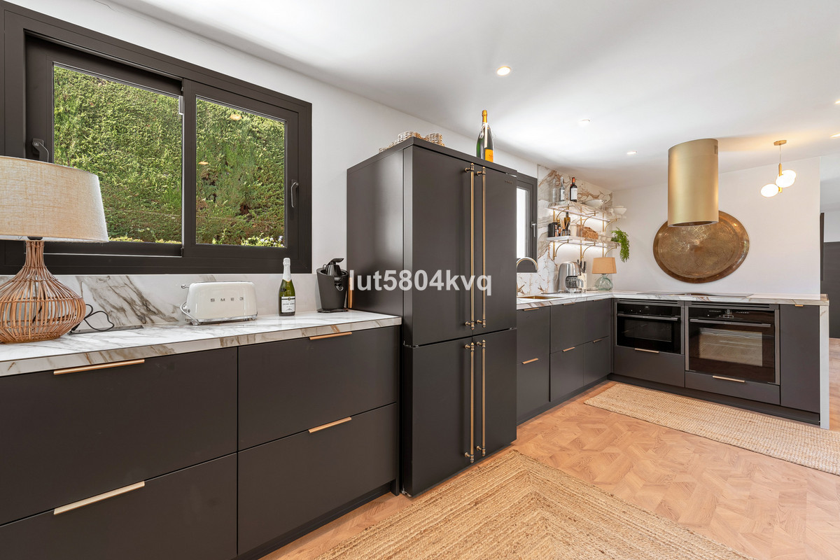 4 Bed Townhouse for sale in Nueva Andalucía Costa Del Sol, Málaga, Spain