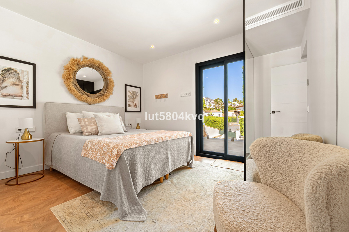 4 Bed Townhouse for sale in Nueva Andalucía Costa Del Sol, Málaga, Spain