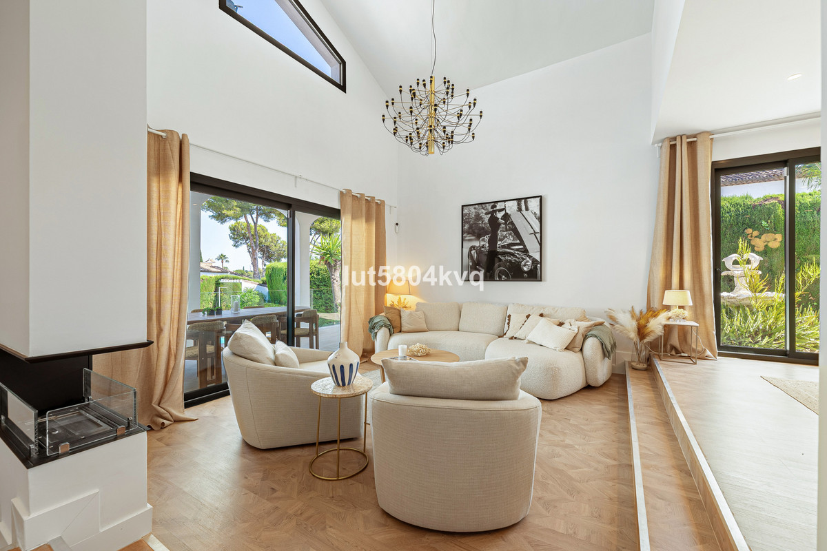 4 Bed Townhouse for sale in Nueva Andalucía Costa Del Sol, Málaga, Spain