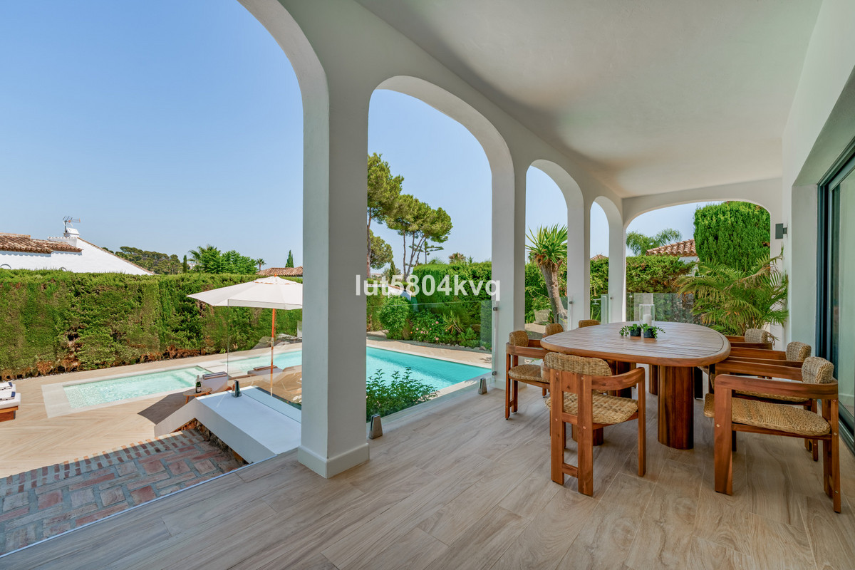 4 Bed Townhouse for sale in Nueva Andalucía Costa Del Sol, Málaga, Spain