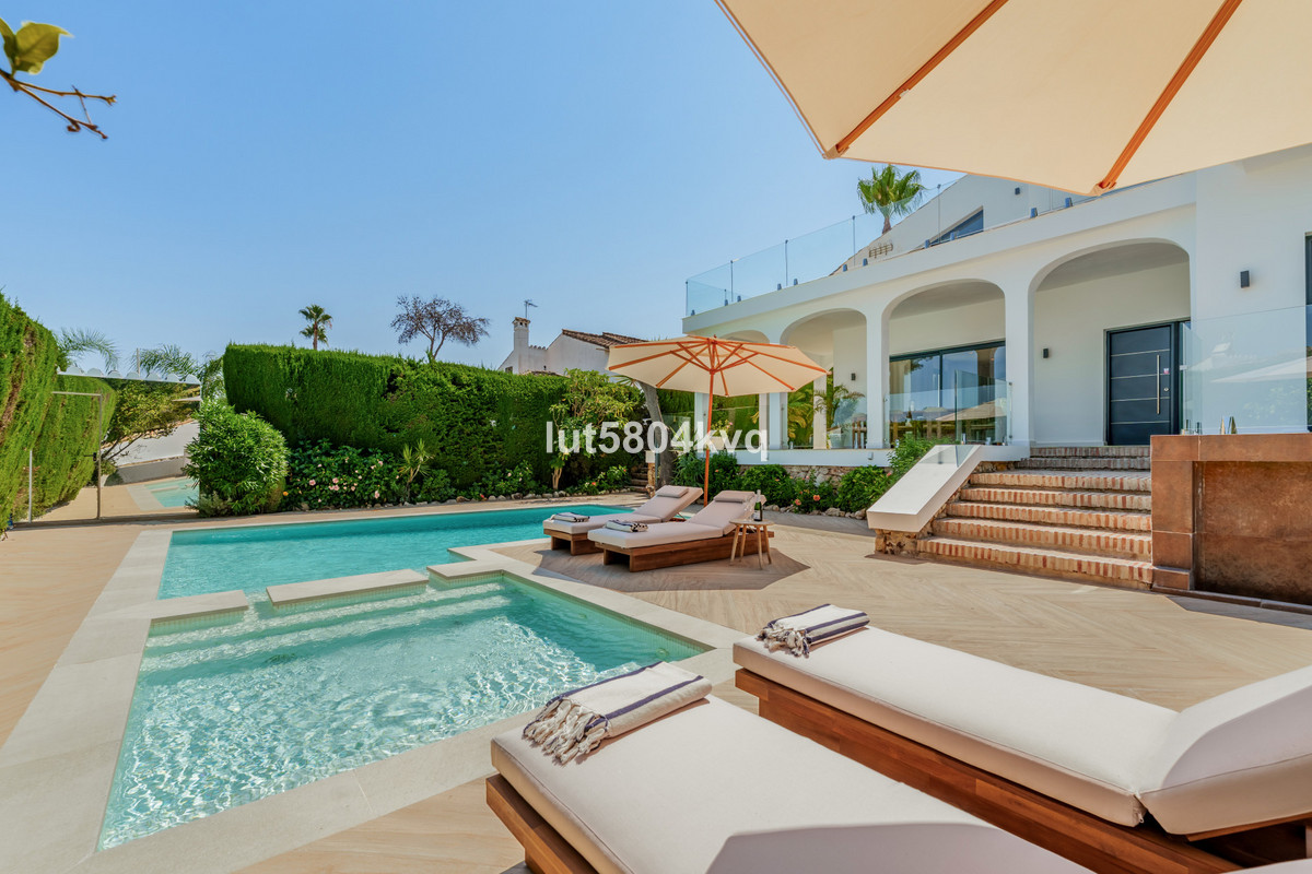 4 Bed Townhouse for sale in Nueva Andalucía Costa Del Sol, Málaga, Spain