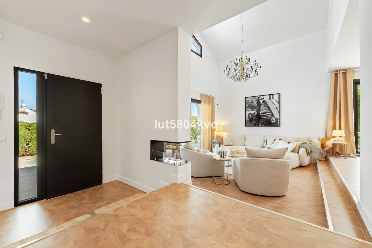 4 Bed Townhouse for sale in Nueva Andalucía Costa Del Sol, Málaga, Spain