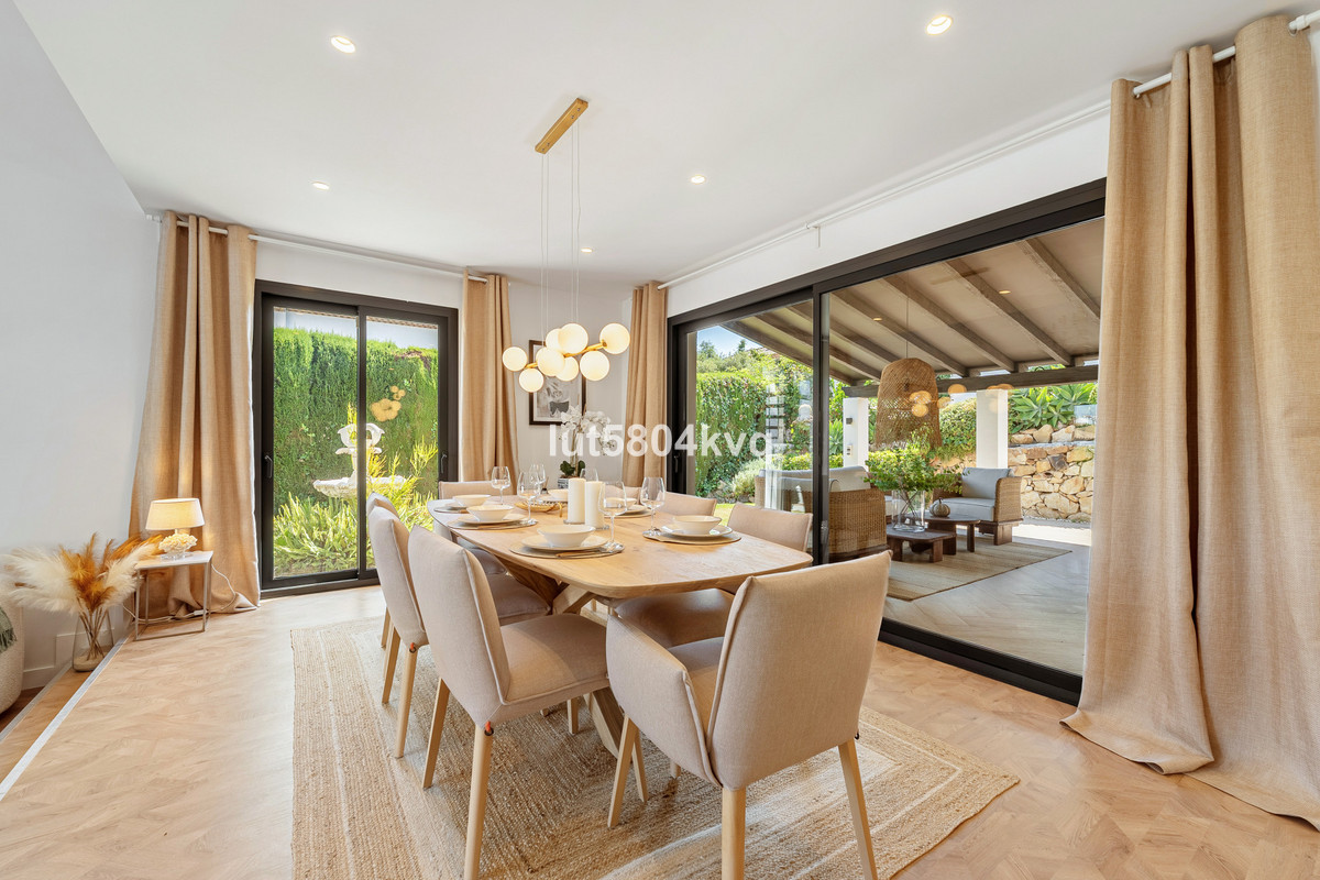 4 Bed Townhouse for sale in Nueva Andalucía Costa Del Sol, Málaga, Spain