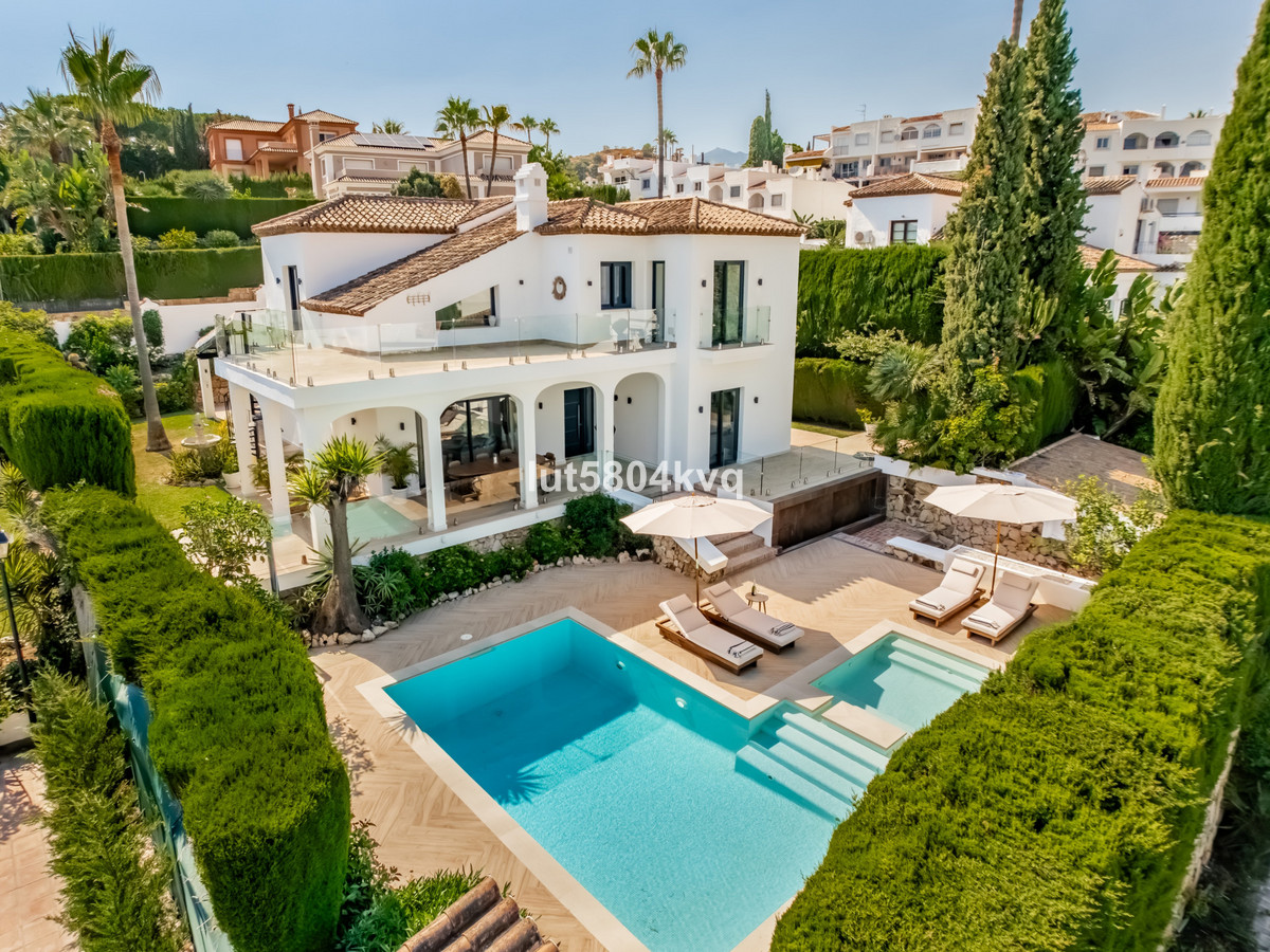 4 Bed Townhouse for sale in Nueva Andalucía Costa Del Sol, Málaga, Spain