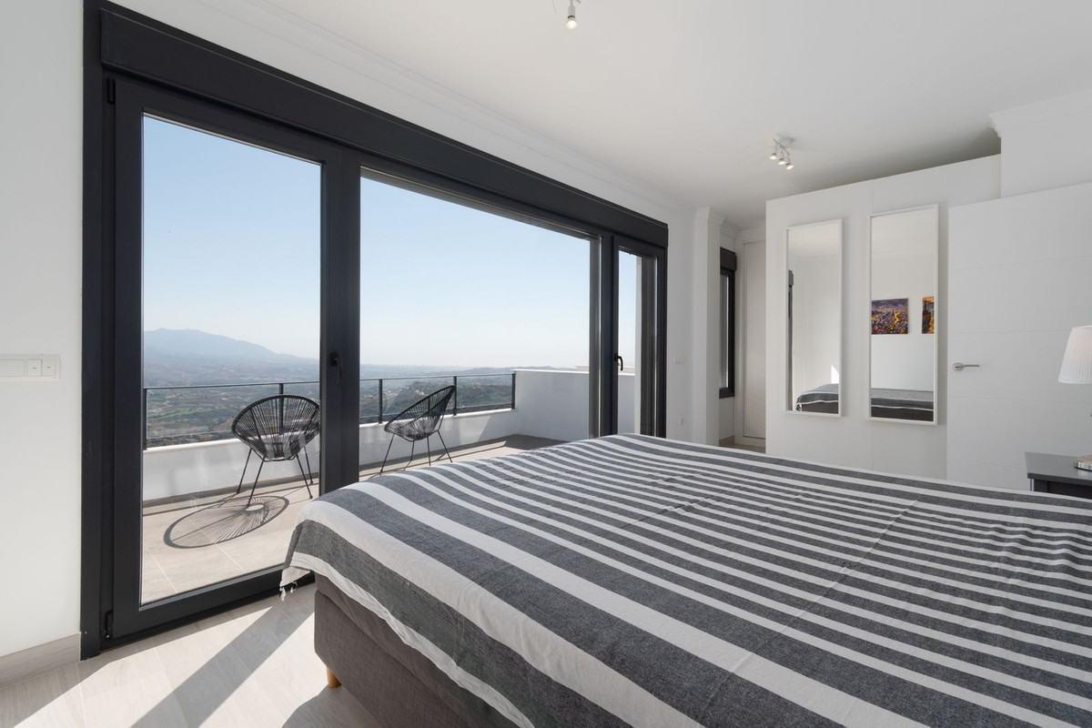 4 Bed Townhouse for sale in La Mairena Costa Del Sol, Málaga, Spain