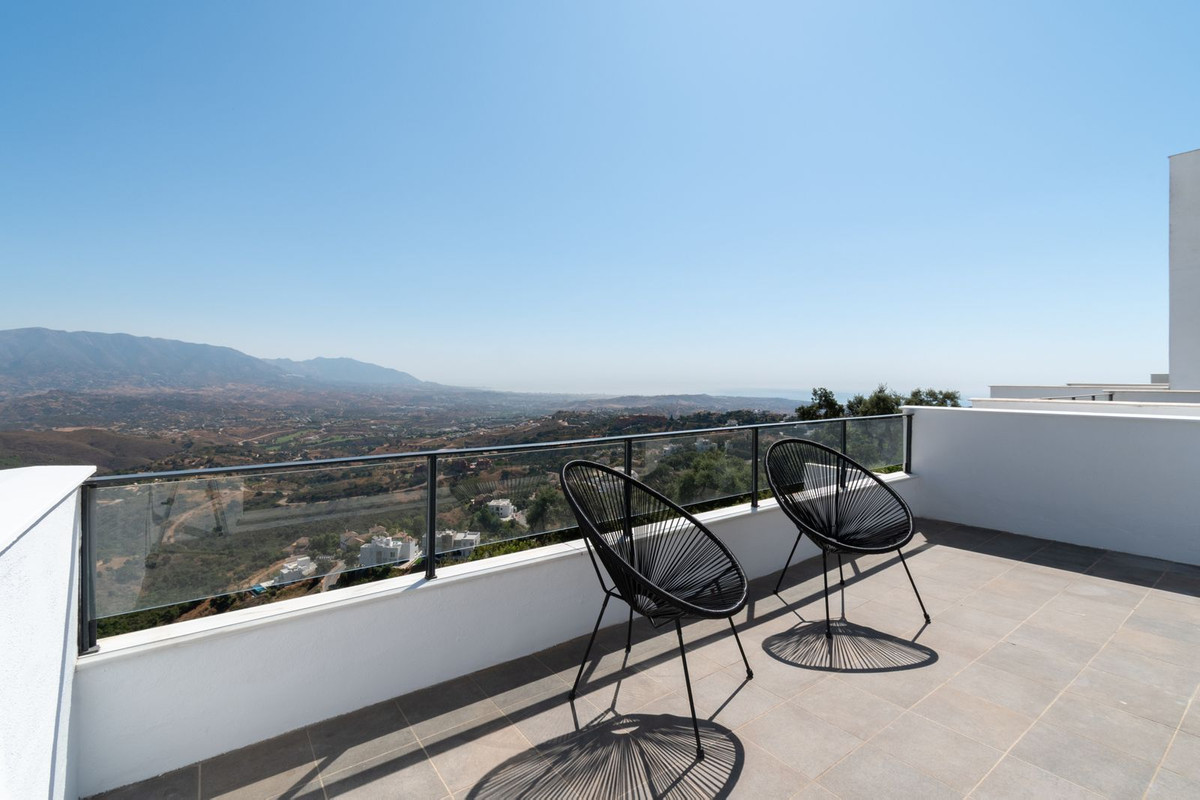 4 Bed Townhouse for sale in La Mairena Costa Del Sol, Málaga, Spain