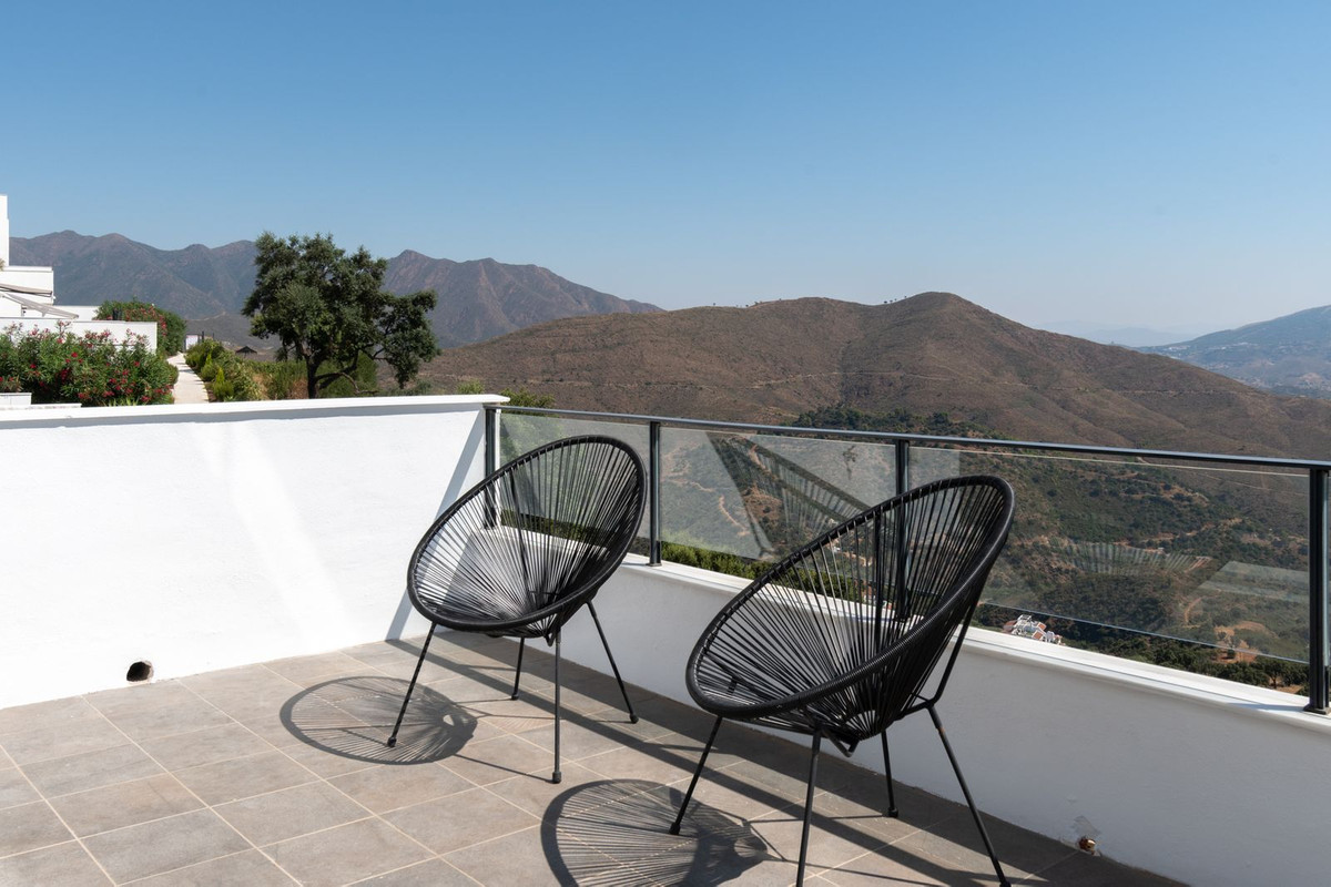 4 Bed Townhouse for sale in La Mairena Costa Del Sol, Málaga, Spain
