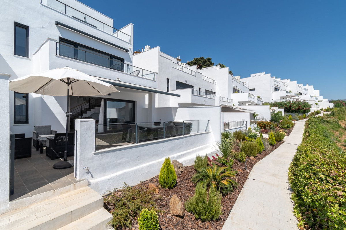 4 Bed Townhouse for sale in La Mairena Costa Del Sol, Málaga, Spain