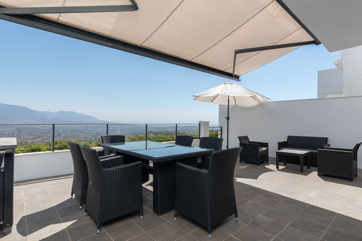 4 Bed Townhouse for sale in La Mairena Costa Del Sol, Málaga, Spain